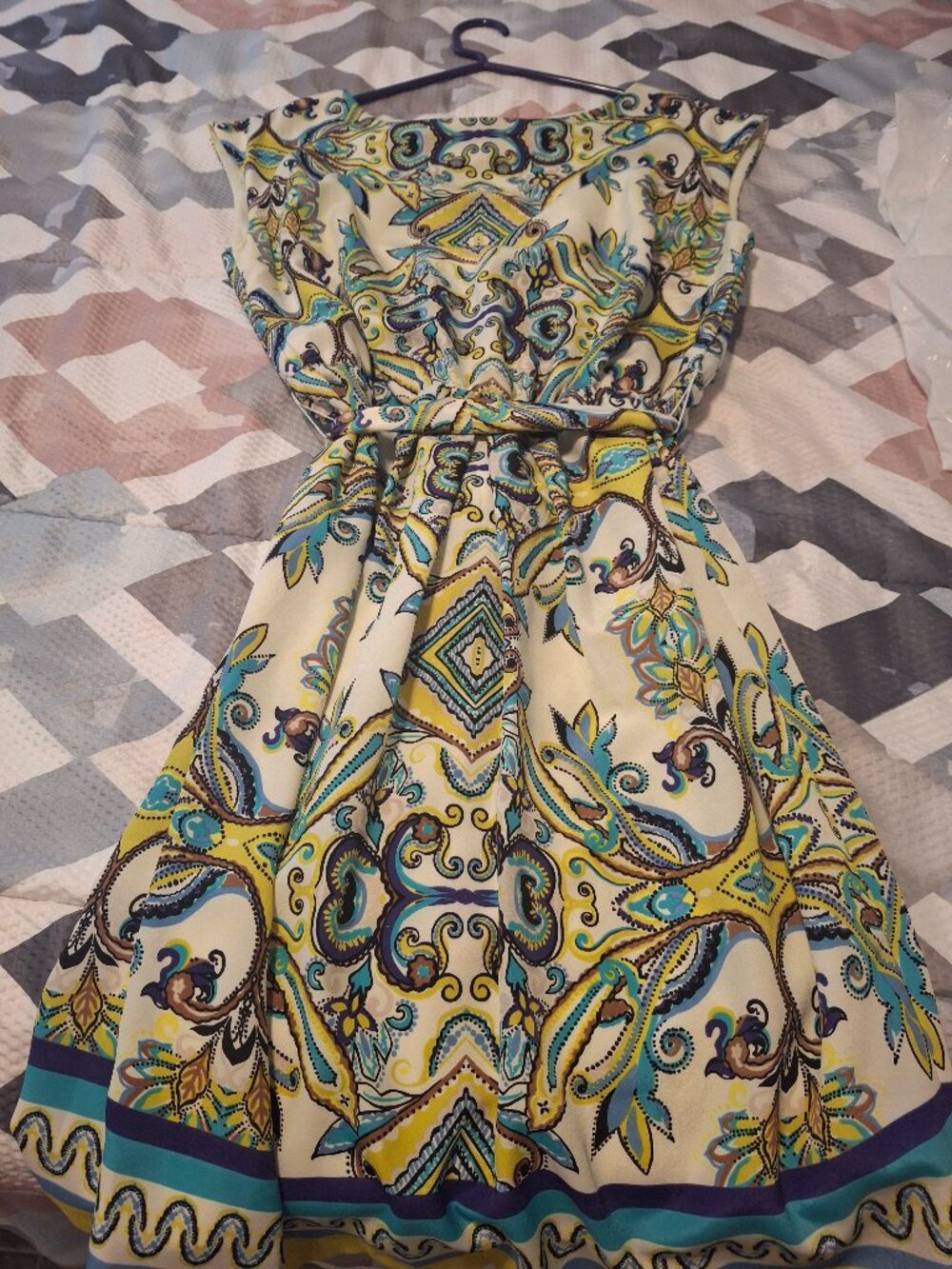 Roz & Ali, Size Medium, Aqua, cream, lots of aqua blue and yellow